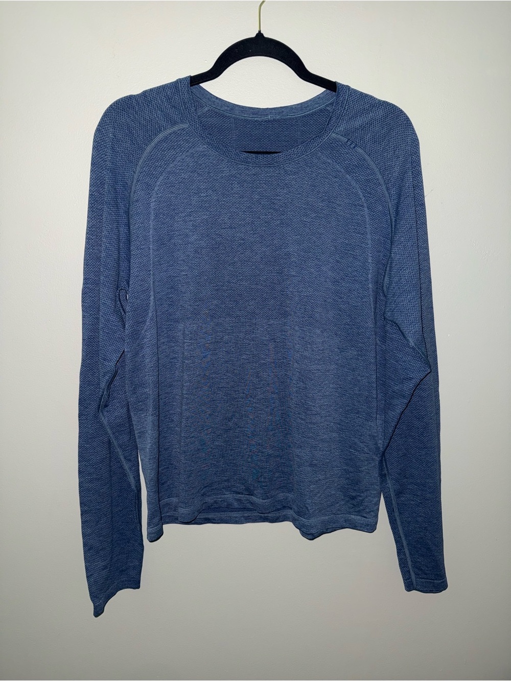 Lululemon Metal Vent Tech Long Sleeve 2.0 size large blue
